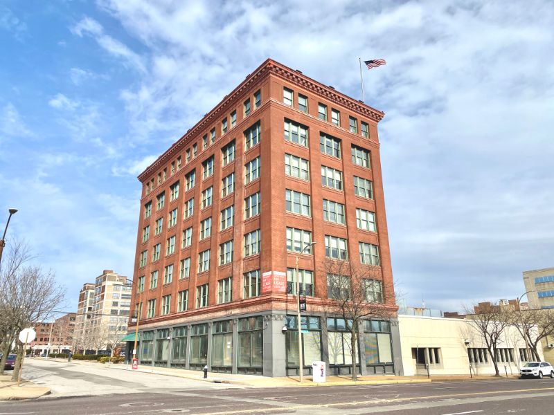 Salient Realty Group St. Louis Commercial Real Estate Brokers. Sales